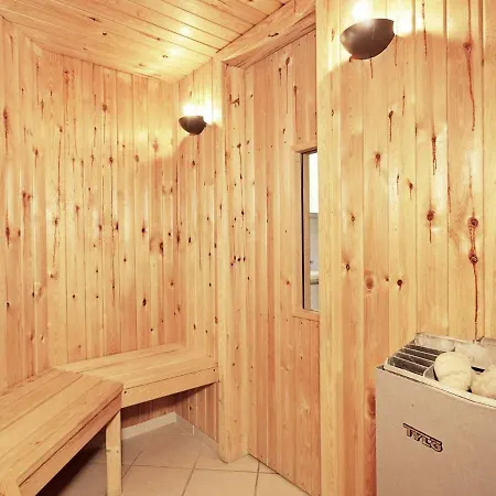 Five-bedroom Holiday In Nyborg Vakantiehuis
